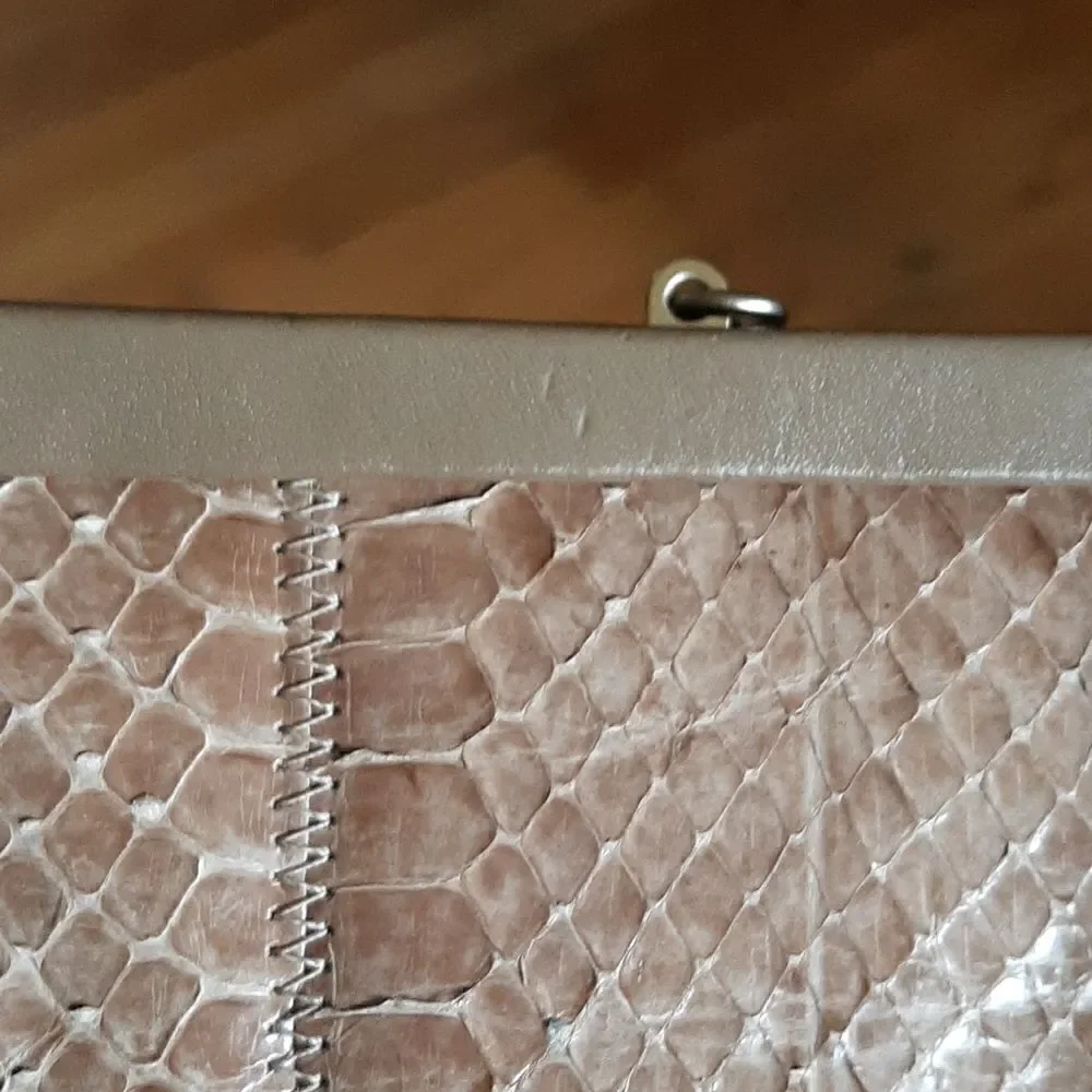 Vintage leather shoulder bag with gold chain